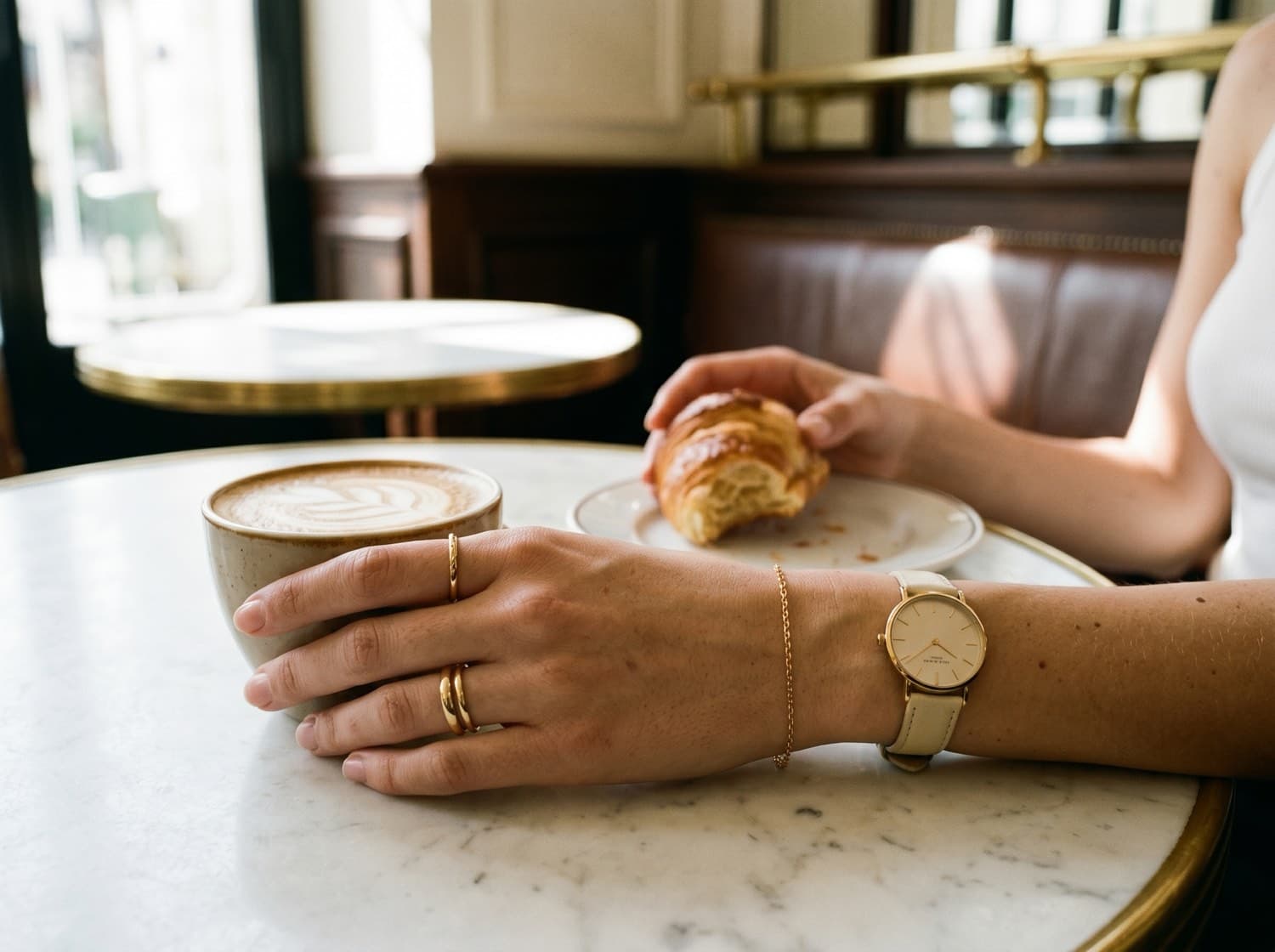 Anna — Jewelry · Paris café